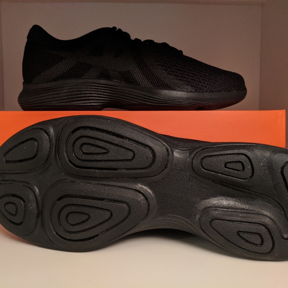 MENS SHOE NIKE TRIPPLE BLACK / BLACK REVOLUTION